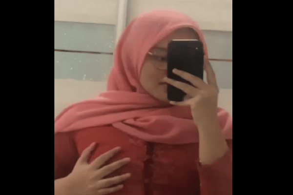 video kebaya merah hijab